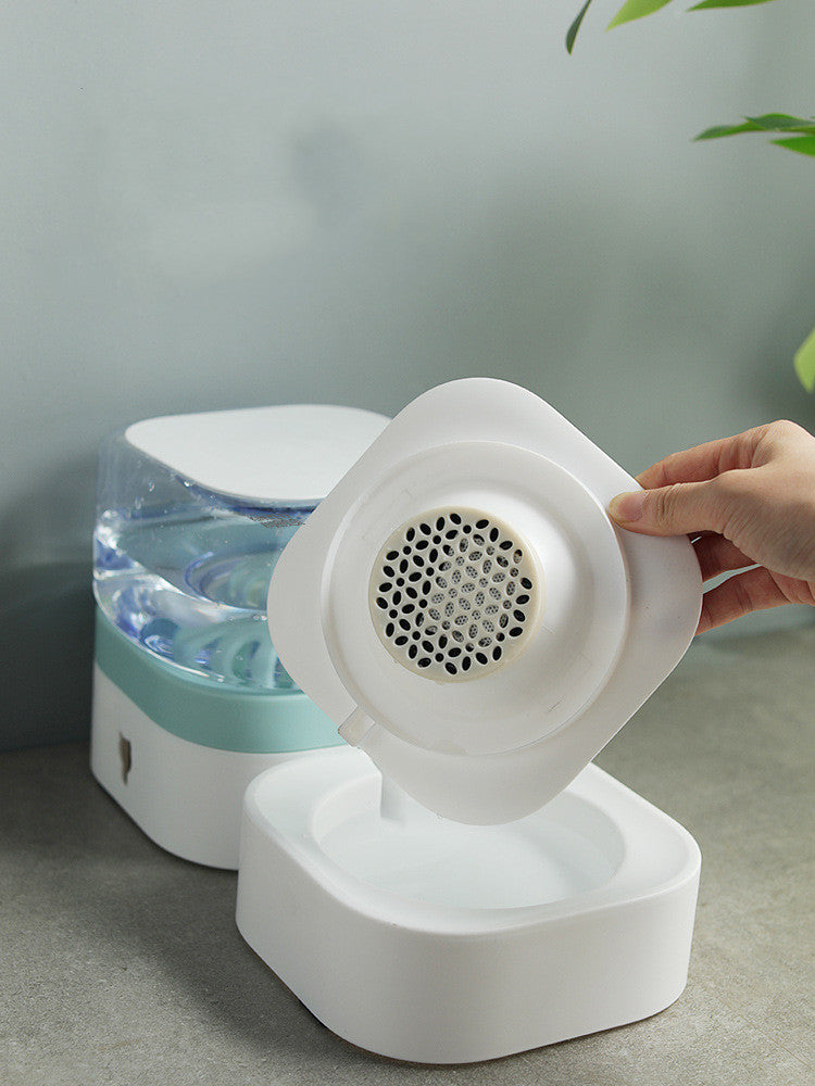 Cat Water Dispenser Mobile Unplugged Water Dispenser Dog Automatic Cat Watering Artifact Non-Wet Mouth Pet